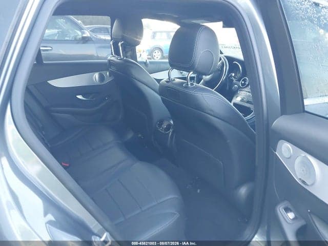 2019 MERCEDES-BENZ GLC 300 4MATIC 8