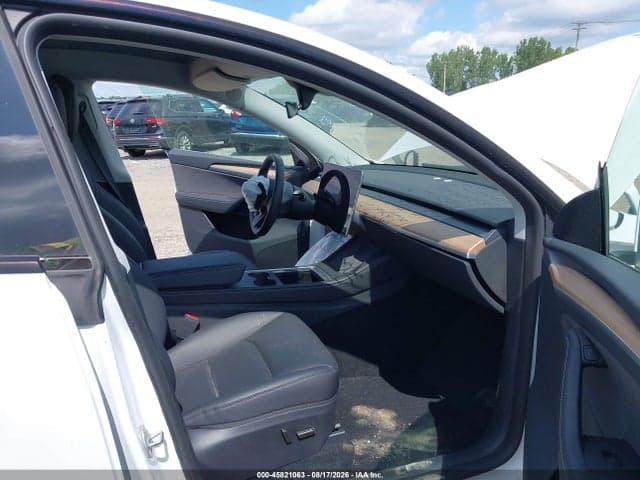 2025 TESLA MODEL Y LONG RANGE 5