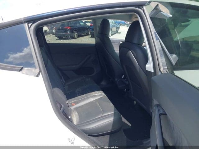 2025 TESLA MODEL Y LONG RANGE 8