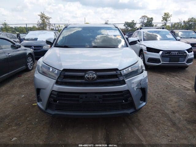 2019 TOYOTA HIGHLANDER SE 12
