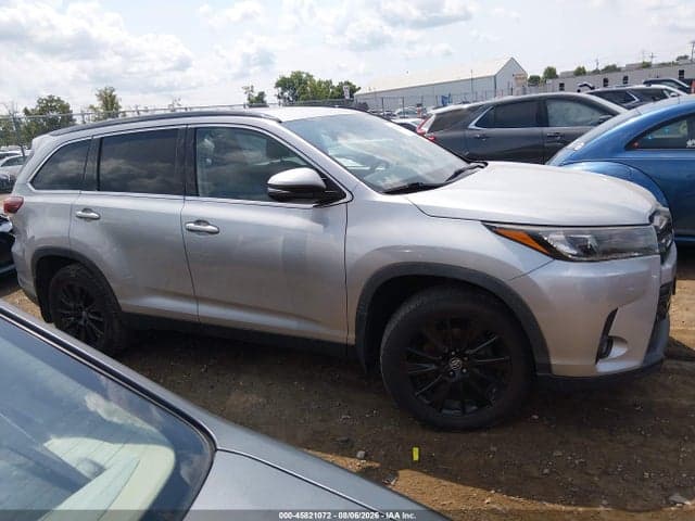 2019 TOYOTA HIGHLANDER SE 13