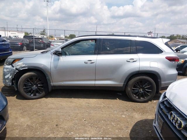 2019 TOYOTA HIGHLANDER SE 14