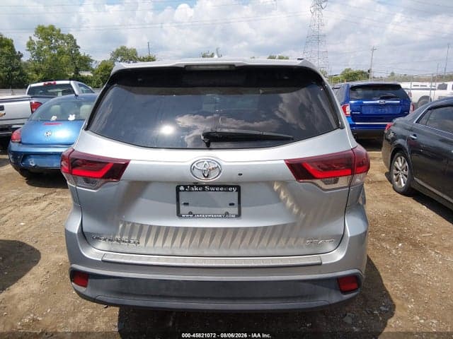 2019 TOYOTA HIGHLANDER SE 16