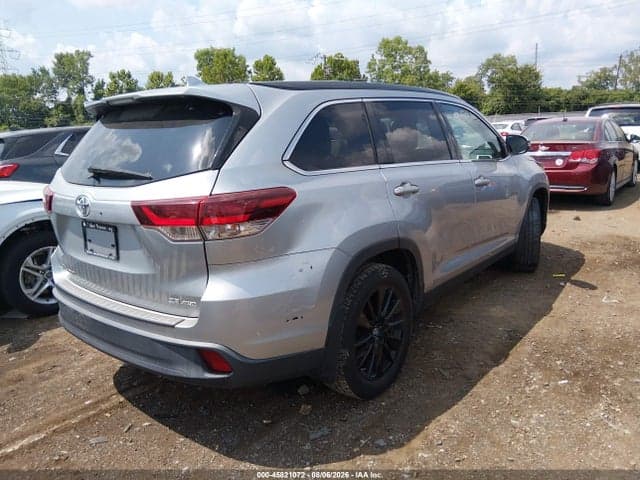 2019 TOYOTA HIGHLANDER SE 4