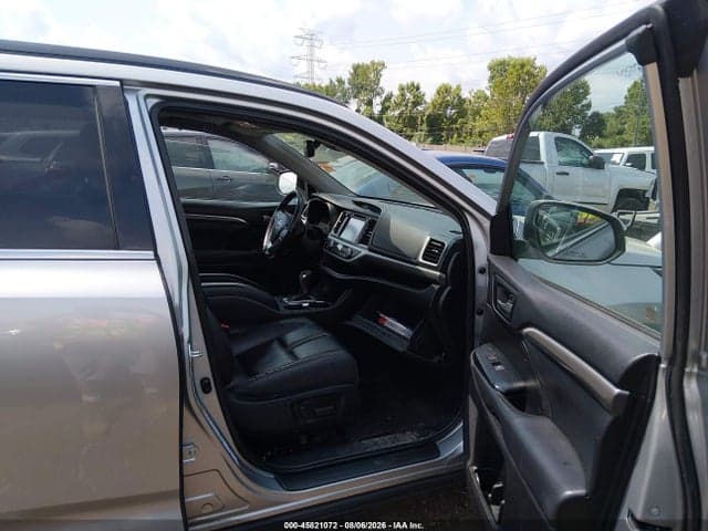 2019 TOYOTA HIGHLANDER SE 5