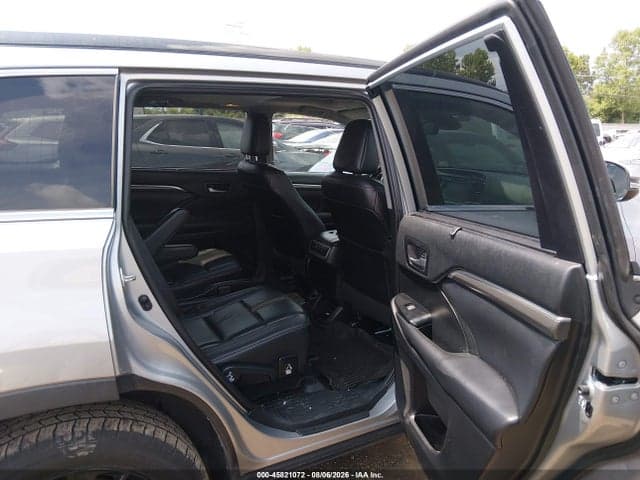 2019 TOYOTA HIGHLANDER SE 8