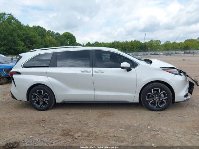 2026 TOYOTA SIENNA PLATINUM 13