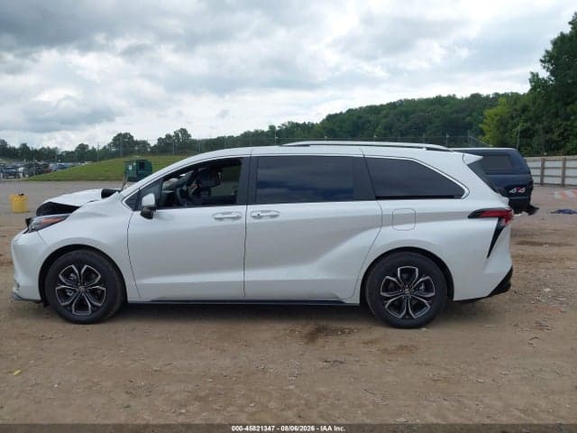 2026 TOYOTA SIENNA PLATINUM 14