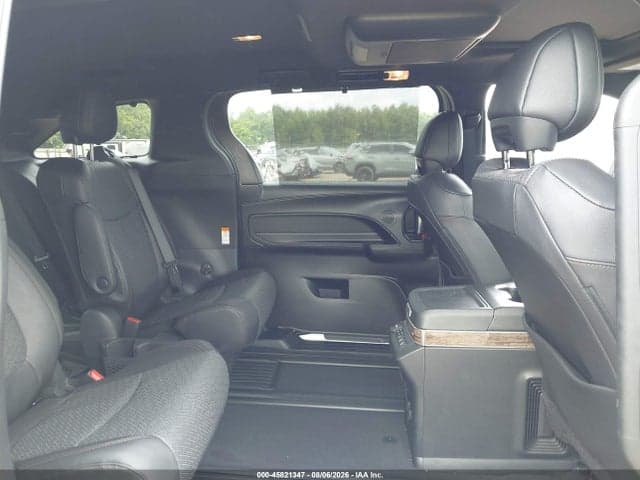 2026 TOYOTA SIENNA PLATINUM 8
