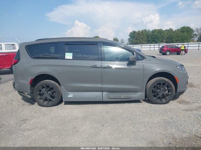 2022 CHRYSLER PACIFICA TOURING L 13