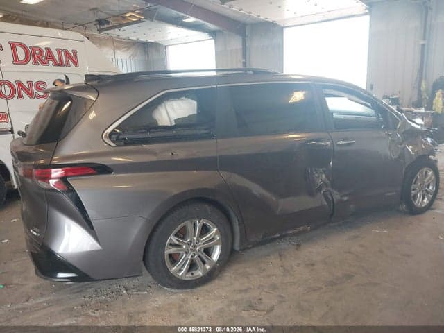 2021 TOYOTA SIENNA XSE 4