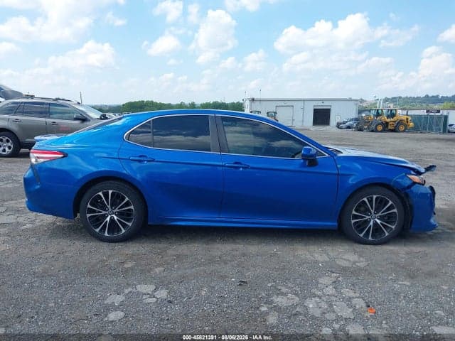 2018 TOYOTA CAMRY SE 12
