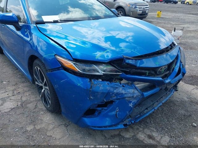 2018 TOYOTA CAMRY SE 17