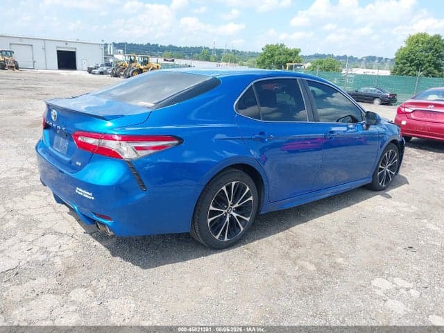 2018 TOYOTA CAMRY SE 4