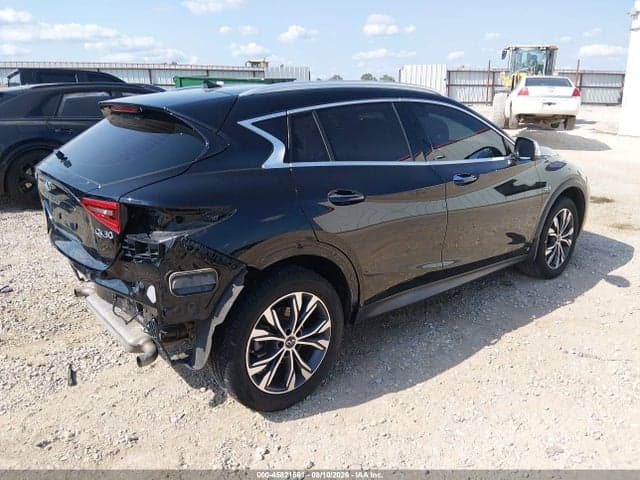 2017 INFINITI QX30 PREMIUM 4