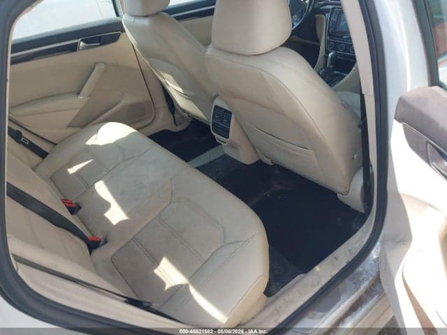 2019 VOLKSWAGEN PASSAT 2.0T SE R-LINE 8