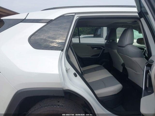 2025 TOYOTA RAV4 HYBRID XLE PREMIUM 8