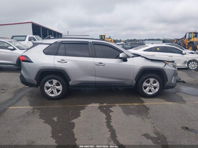2019 TOYOTA RAV4 XLE 13