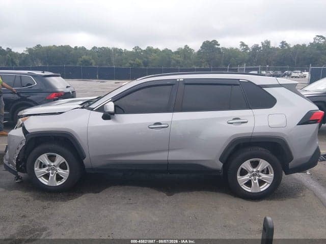 2019 TOYOTA RAV4 XLE 14