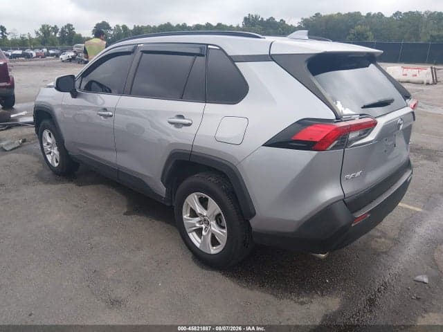 2019 TOYOTA RAV4 XLE 3