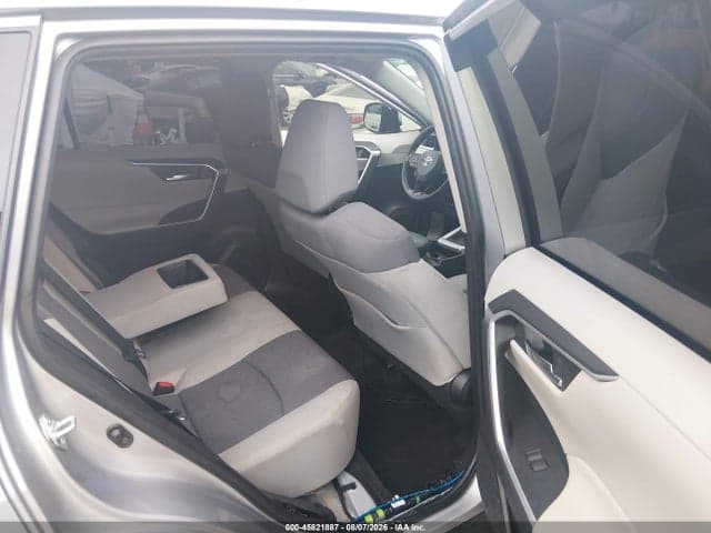 2019 TOYOTA RAV4 XLE 8