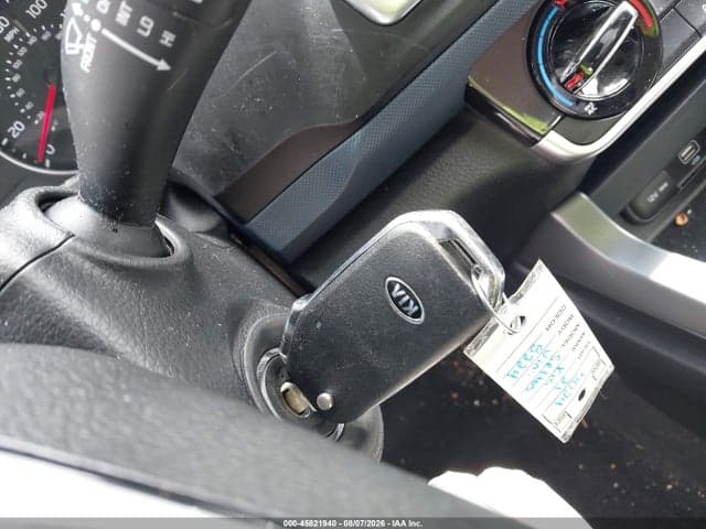 2021 KIA SELTOS S 11