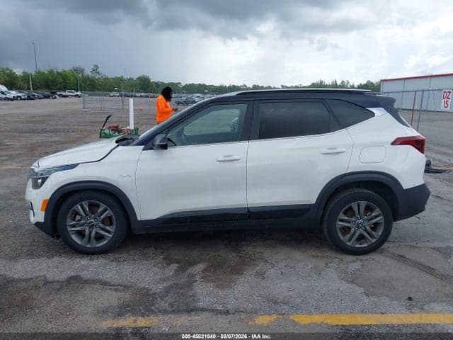 2021 KIA SELTOS S 14
