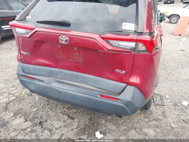 2021 TOYOTA RAV4 XLE 16