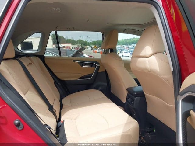 2021 TOYOTA RAV4 XLE 8