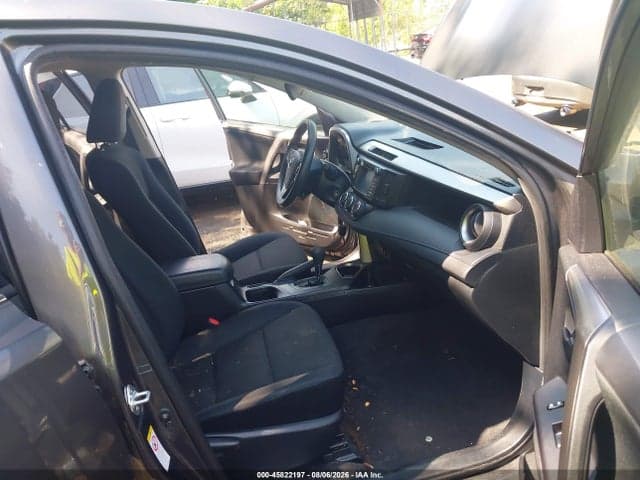 2018 TOYOTA RAV4 LE 5