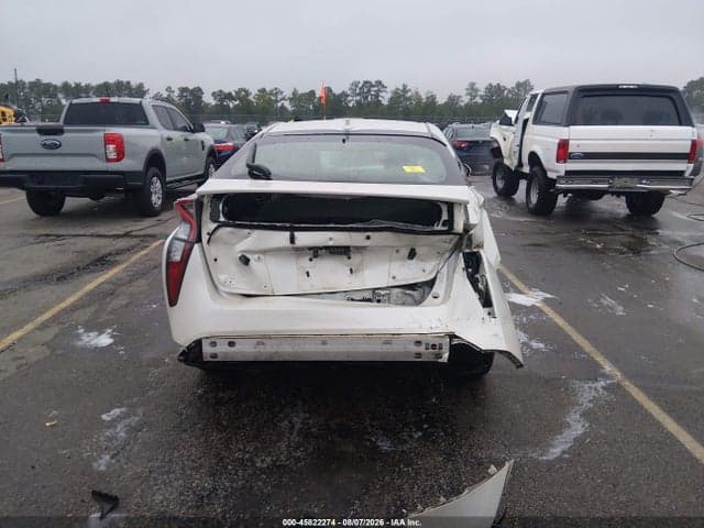 2017 TOYOTA PRIUS THREE 17
