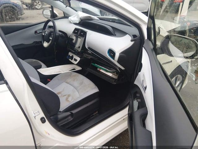 2017 TOYOTA PRIUS THREE 5