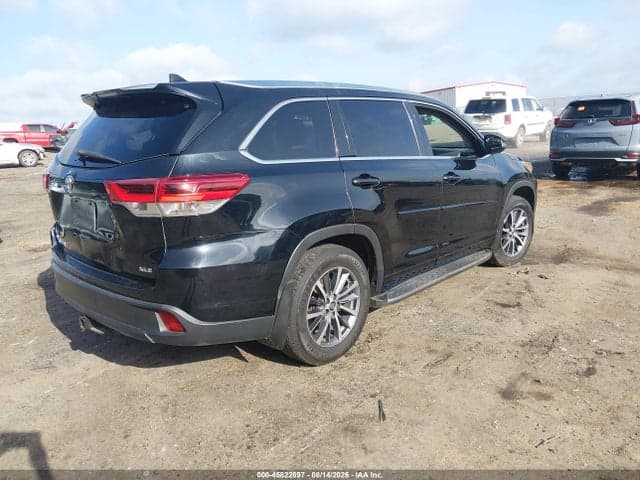 2017 TOYOTA HIGHLANDER XLE 4