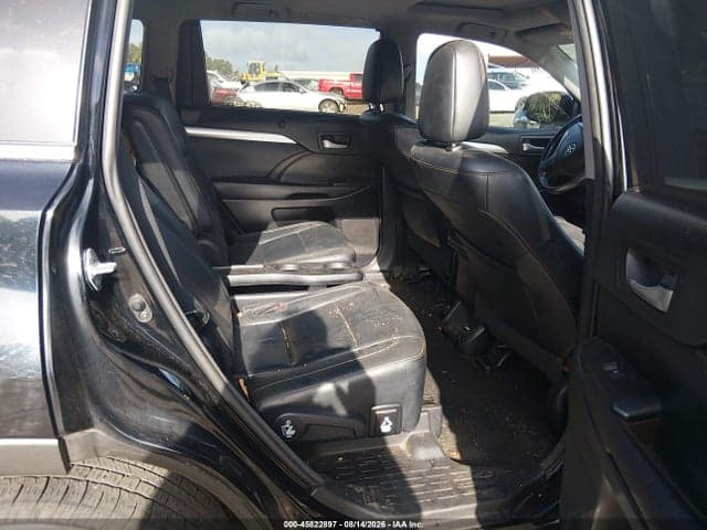 2017 TOYOTA HIGHLANDER XLE 8