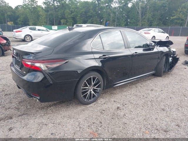 2024 TOYOTA CAMRY SE 4