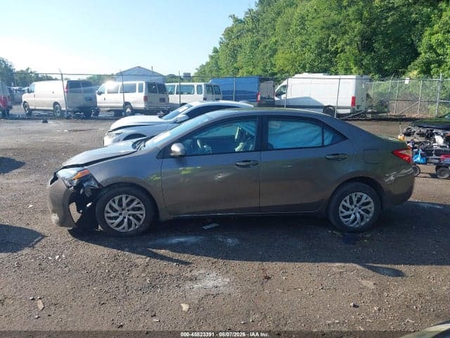 2017 TOYOTA COROLLA LE 13