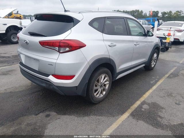 2017 HYUNDAI TUCSON SE 4