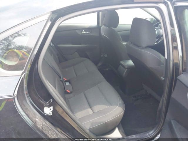 2019 KIA FORTE FE 8