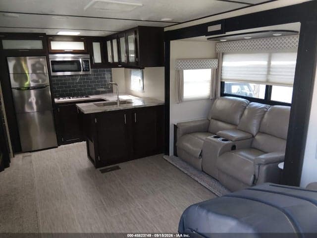 2019 LACROSSE LUXURY LITE SERIES 3 7