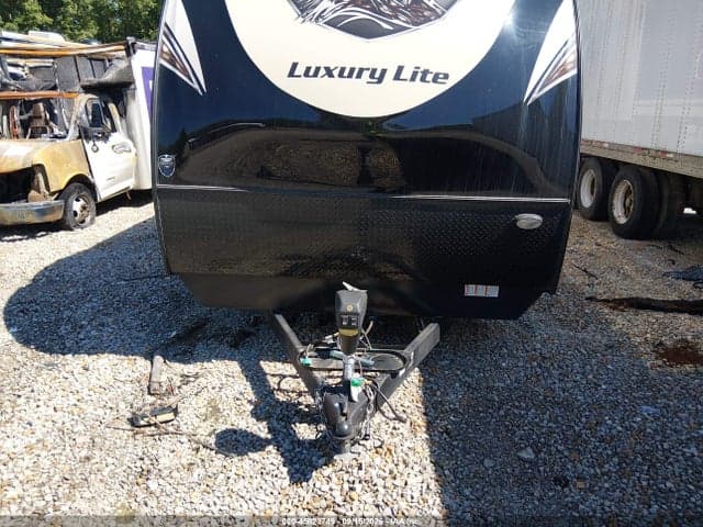 2019 LACROSSE LUXURY LITE SERIES 3 10