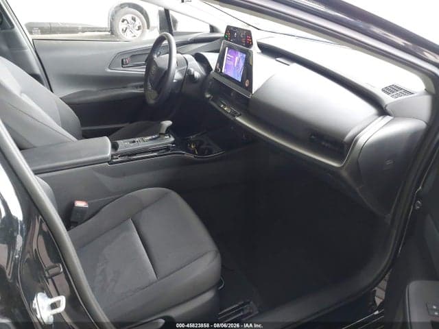 2025 TOYOTA PRIUS LE 5