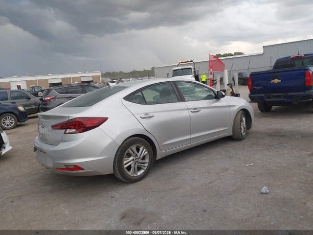 2019 HYUNDAI ELANTRA SEL 4