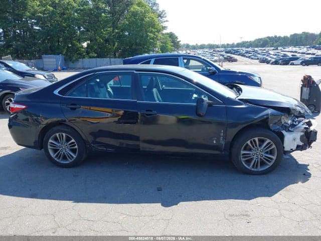 2017 TOYOTA CAMRY SE 14
