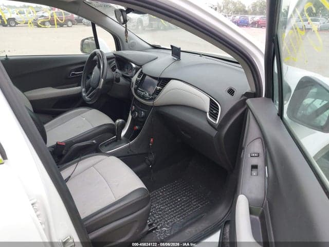 2020 CHEVROLET TRAX AWD LT 5