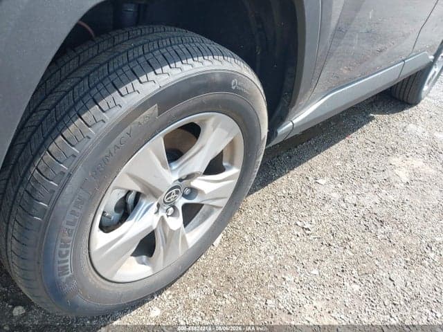 2025 TOYOTA RAV4 XLE 12