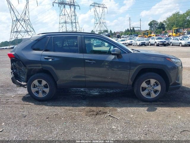 2025 TOYOTA RAV4 XLE 14