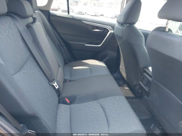 2025 TOYOTA RAV4 XLE 8