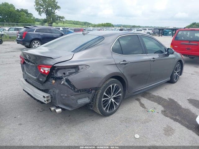 2019 TOYOTA CAMRY SE 4