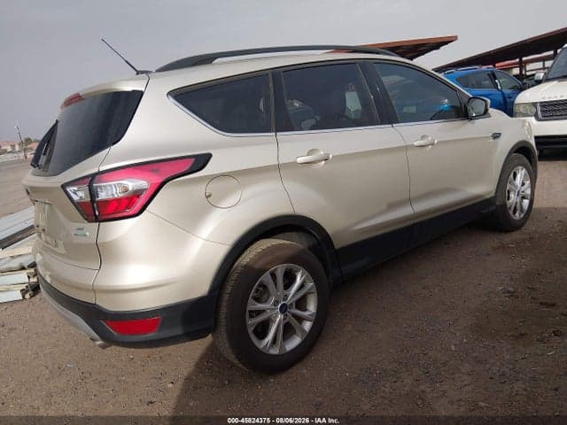 2017 FORD ESCAPE SE 4