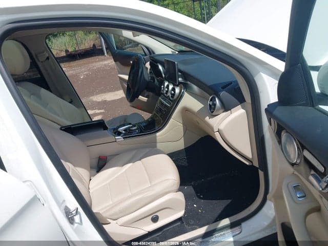 2018 MERCEDES-BENZ GLC 300 4MATIC 5